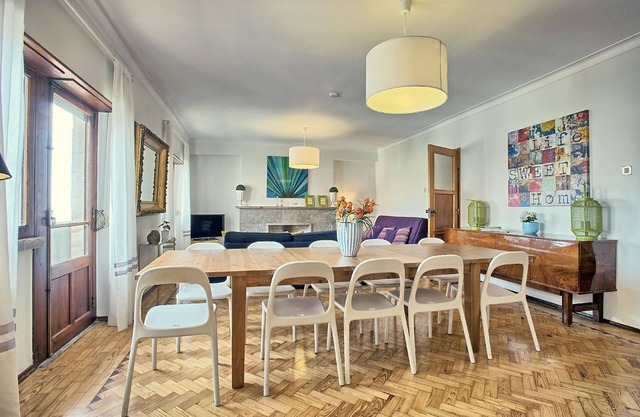 Charming Apartment in Lisbon with Private Garage, Next to Monastery of São Vicente de Fora and River View