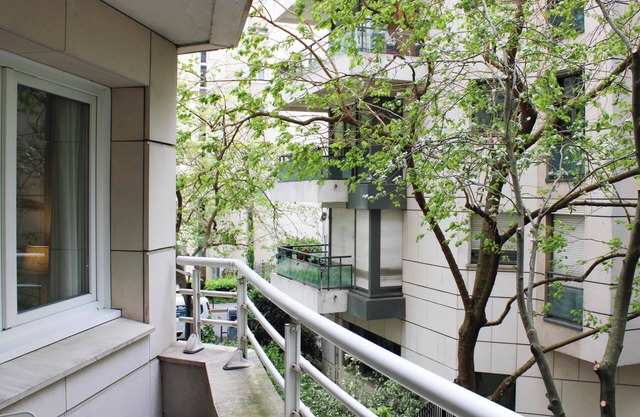 Charming apartment with balcony in Courbevoie