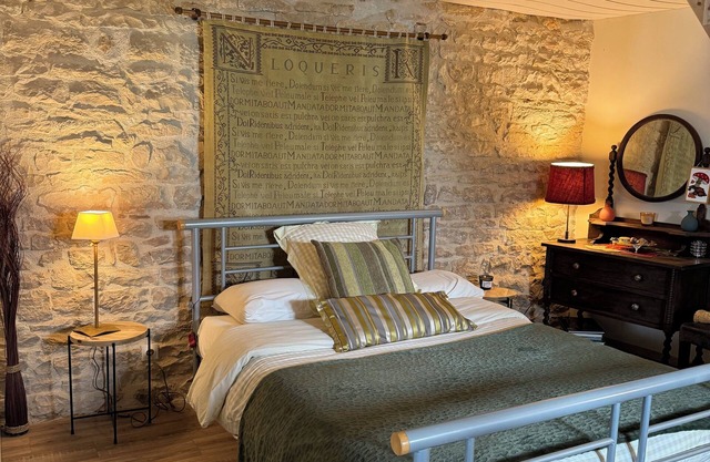 Charming barn with WiFi in Nanteuil-en-Vallée