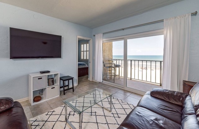 Charming Beach - Breathtaking Views, Luxurious Relaxing, Beach Front Condo