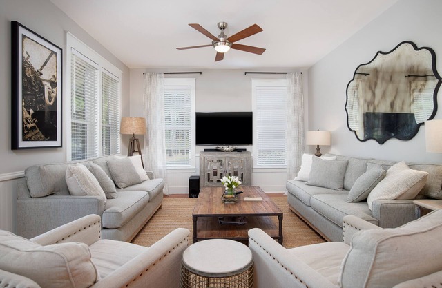 Charming Beach Cottage, Two 6-Seat Golf Carts! Beautiful Views, Pool, Hot Tub
