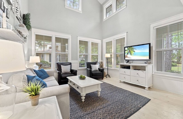 Charming Beach Cottage with 2 GOLF CARTS! Near Beach, Pool, Beach Tram, Wharf