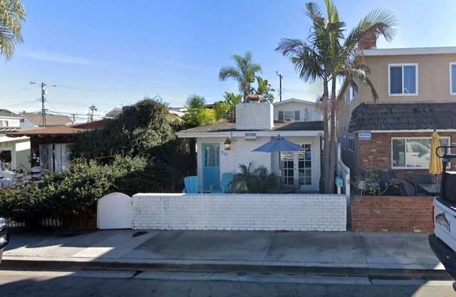 Charming Beach Cottage Duplex-Huge Upper Level