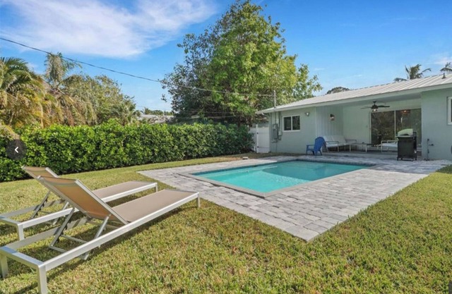 Charming Beach Cottage With Pool!