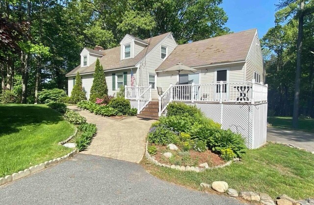 Charming Bedroom with WiFi, AC in wonderful Hudson NH