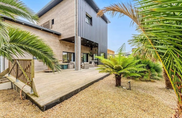 Charming Brittany Villa - Spa, Jacuzzi, Fitness Room, 5 Min. from the Sea