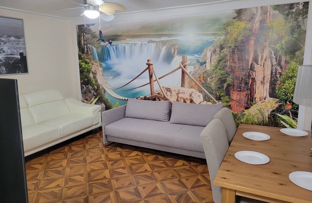 Charming bungalow in lovely Richmond Hill with AC, WiFi