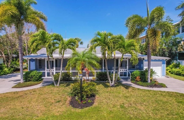 Charming Bungalow | Close to Beach | 2 Beds