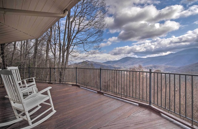 Charming Burnsville Apt w/Mountain Views & Deck!