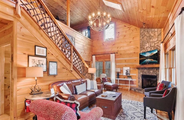 Charming Cabin w/ Privacy & Near Attractions