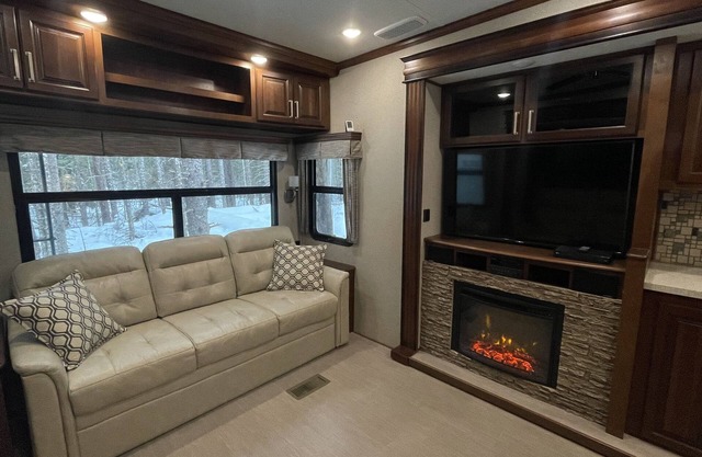 Charming Camper: Fireplace - TV - North Seward
