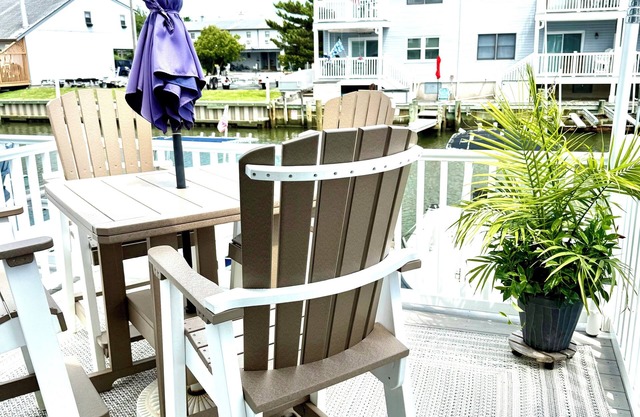 Charming Canal Water View Townhome with Outdoor Pool, WiFi & AC in Ocean City