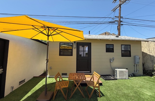 Charming Casita near USC, SOFI, and Culver City