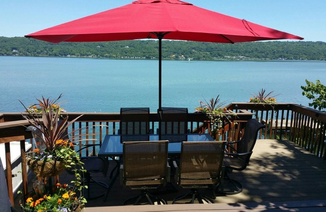 Charming Cayuga Lake Front Cottage