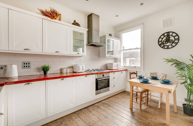 Charming Central Brixton Apartment near Tube -10 minutes to Central London