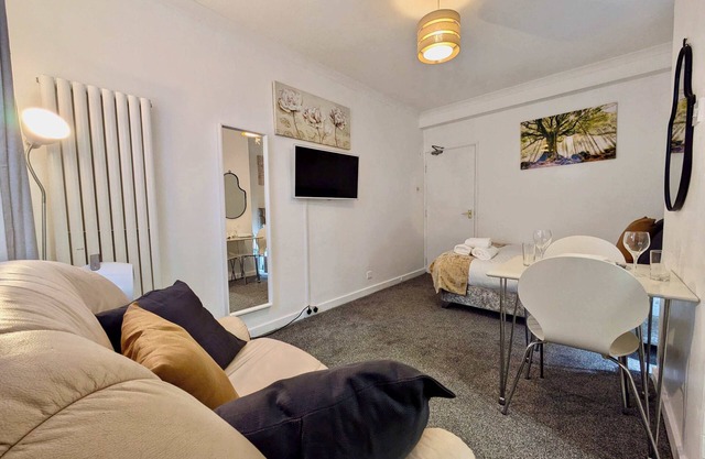 Charming Chelsea Studio Near Attractions