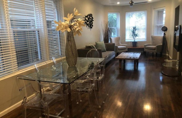 Charming Chi-town 2-bedroom apartment