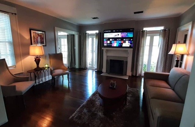 Charming Cloverdale Home Minutes from Everything w/King Bed