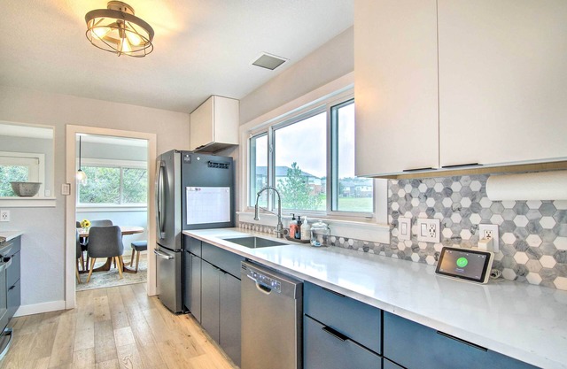 Charming Colorado Springs Getaway w/Hot Tub!