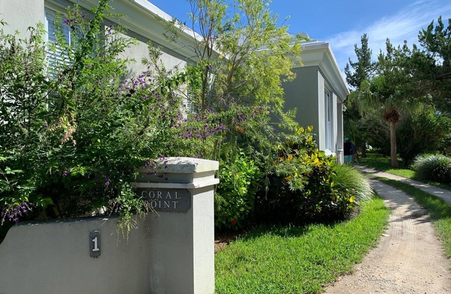 Charming , Comfortable Cottage Near Amenities