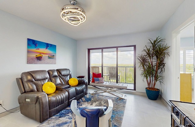 Charming condo with amazing gulf views & screened lanai