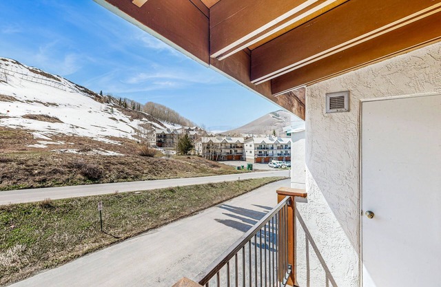 Charming Condo with Indoor Pool and Hot Tub - On Bus Line Half-Mile to Slopes