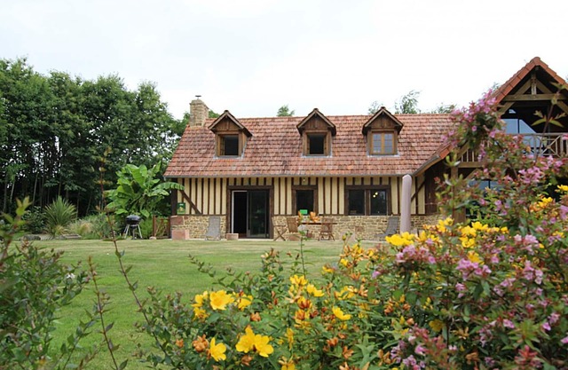 Charming Cottage with Garden, Near Mont Saint-Michel: 3 Bedrooms, Fireplace, and Modern Amenities