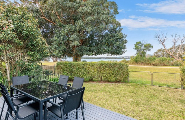 Charming Cottage by the Water Pet Friendly WoyWoy