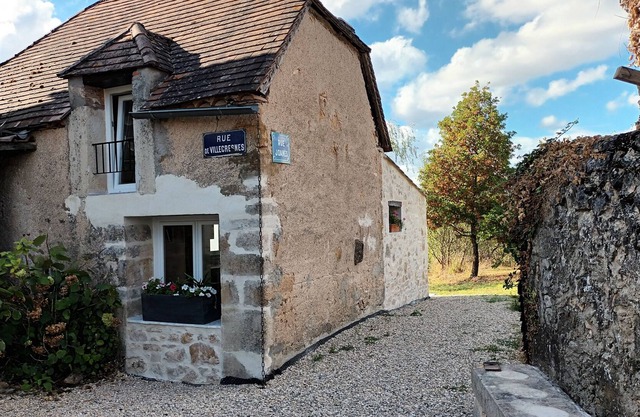 CHARMING COTTAGE WITH TERRACE AND SWIMMING POOL 10 MIN FROM LASCAUX IV