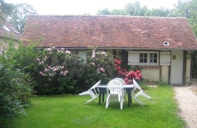 Charming cottage in Sologne with pond and outdoor activities