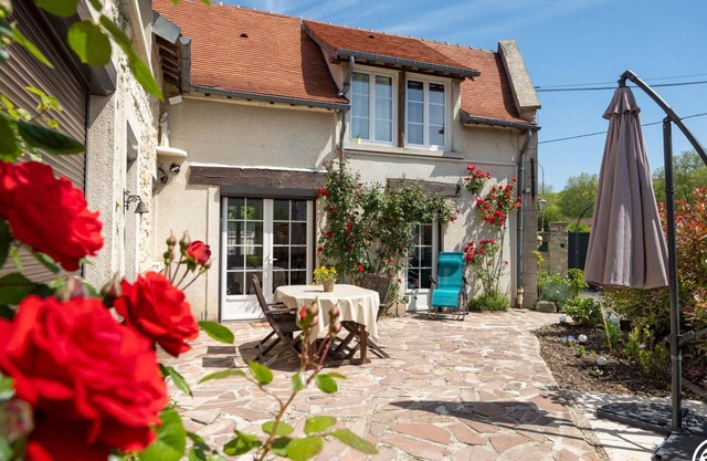 Charming cottage in Compiègne with WiFi and terrace