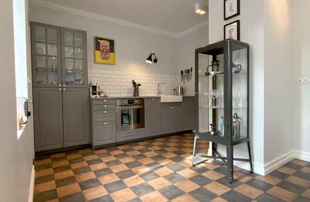 Charming cottage in old Reykjavik centre with hot tub and terrace