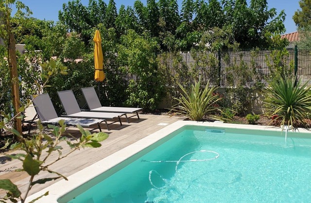 Charming cottage in Saint Remy de Provence, 4-5 people with pool and garden