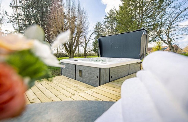 Charming Cottage in Vineyards with Spa and Terrace