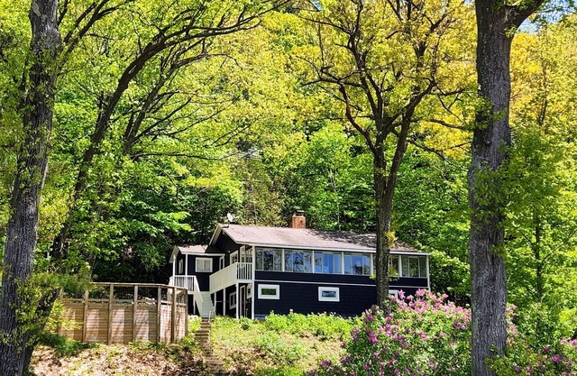 Charming cottage on Lake Michigan, nestled in the woods