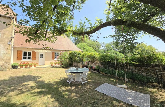 Charming cottage with fireplace in Dordogne