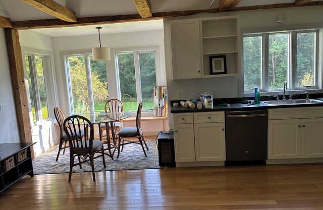 Charming country guest house with 1 bedroom and loft, WiFi, AC in lovely Nelson