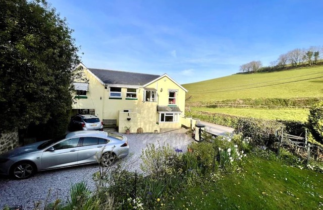 Charming Countryside Cottage Ground Floor Apartment in Combeinteignhead Devon