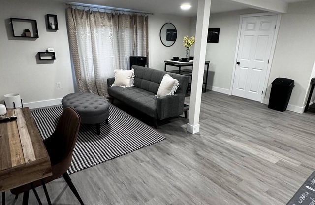 Charming Cozy 1 Bedroom Duplex