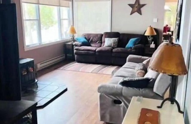 Charming, Cozy 4 Season Waterfront Cottage in Minden