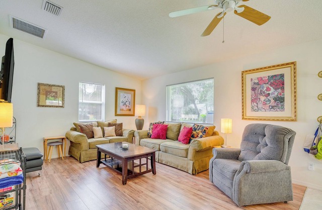 Charming Crystal River Retreat Near Kings Bay!