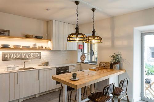 Charming Design House In Montijo With Garden - 41