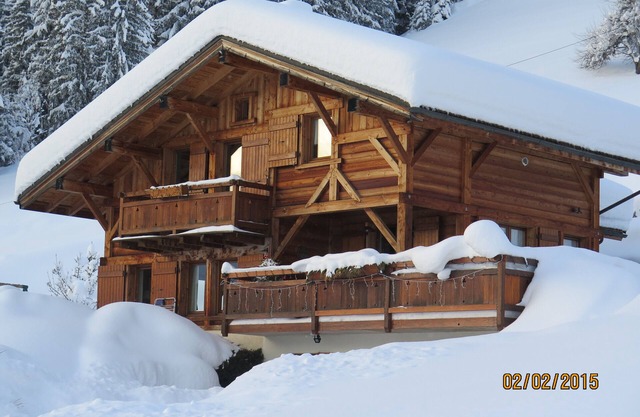 Charming detached chalet Manigod La Clusaz comfort south-facing Aravis view.