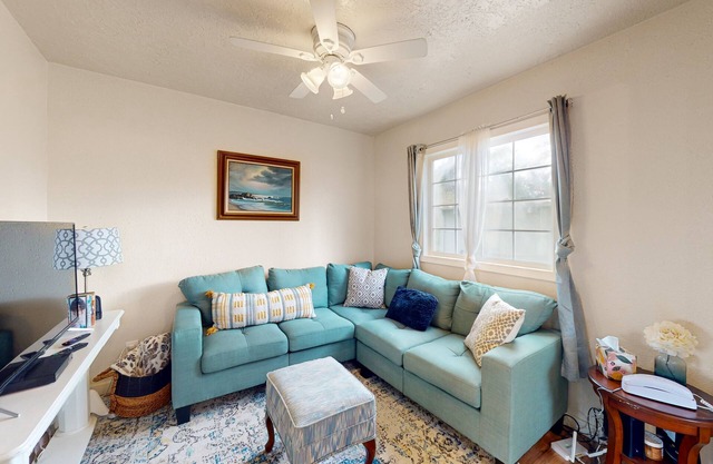Charming, dog-friendly cottage w/private gas grill, free WiFi, yard, and firepit