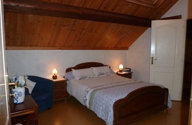 Charming double room with WiFi and games, Villafans