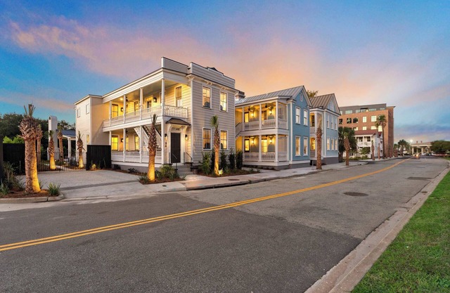 Charming Downtown 6BR - Steps to King St!