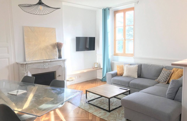 Charming downtown apartment