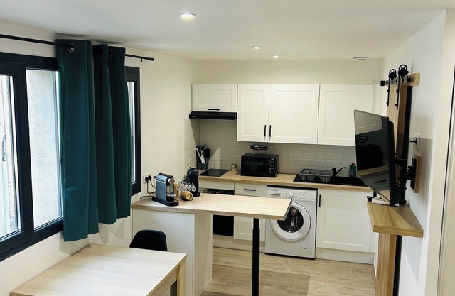 Charming downtown studio