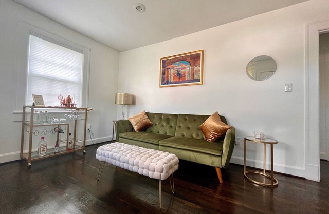 Charming East Nashville Cottage with AC, WiFi, Large Backyard