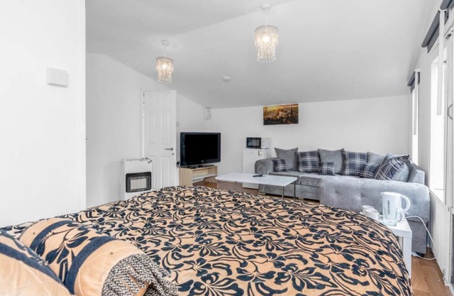 Charming Edinburgh KEYWORKS CONTRACTERS BUSINESS